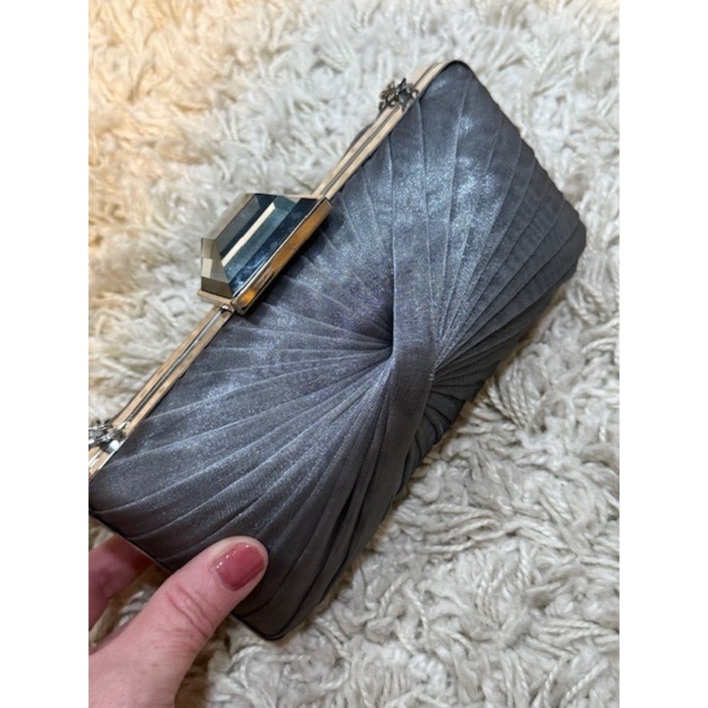Sondra Roberts Pleated Evening Clutch Silver Grey Jewel Clasp Chain Strap - Picture 7 of 7